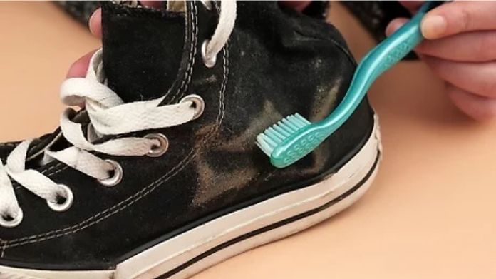 how to wash sneakers