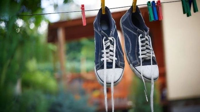 how to wash sneakers