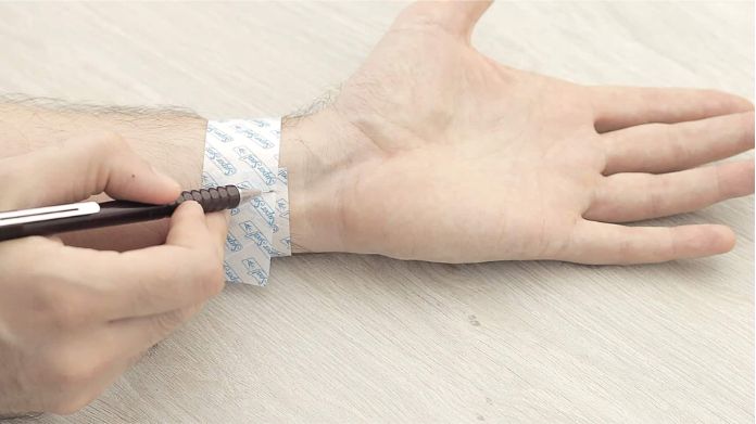 measure wrist size