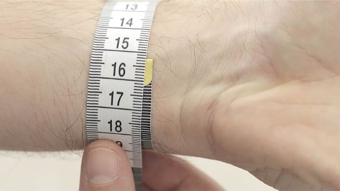 measure wrist size