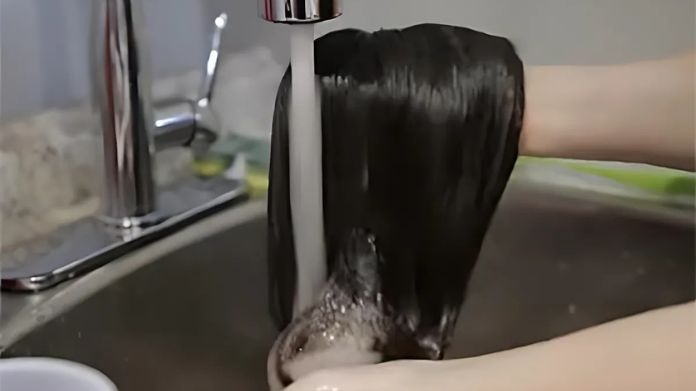 how to wash a wig