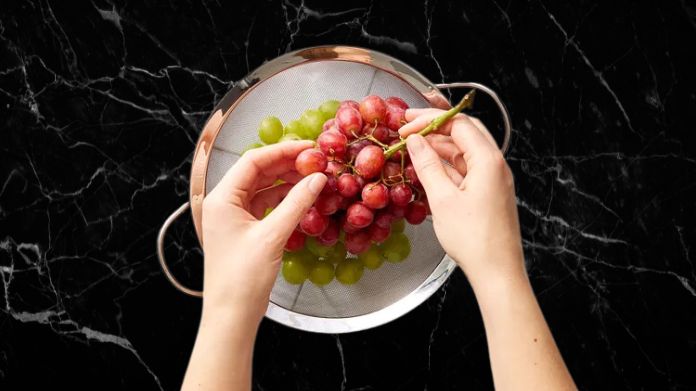 how to wash grapes