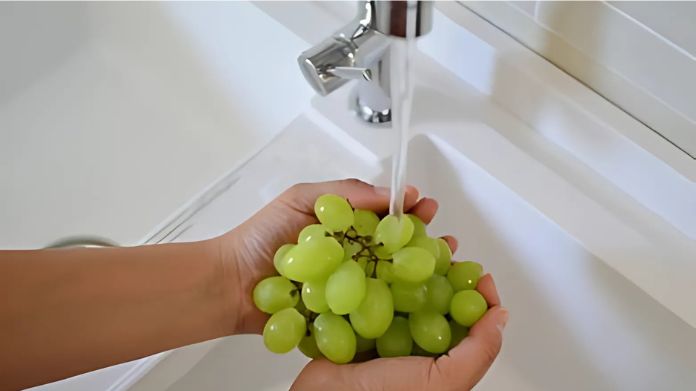 how to wash grapes