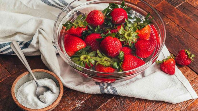 how to wash strawberries